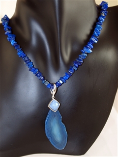 Zdjęcie Zachwycający naszyjnik w odcieniach niebieskiego