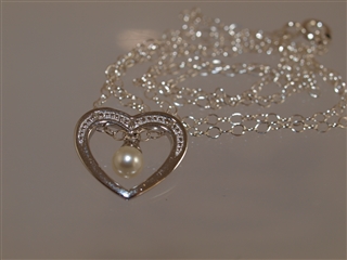 Zdjęcie Naszyjnik z perłą i diamencikami